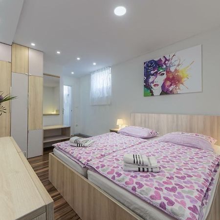 Apartment Eva- Modern Central Place Póla Kültér fotó
